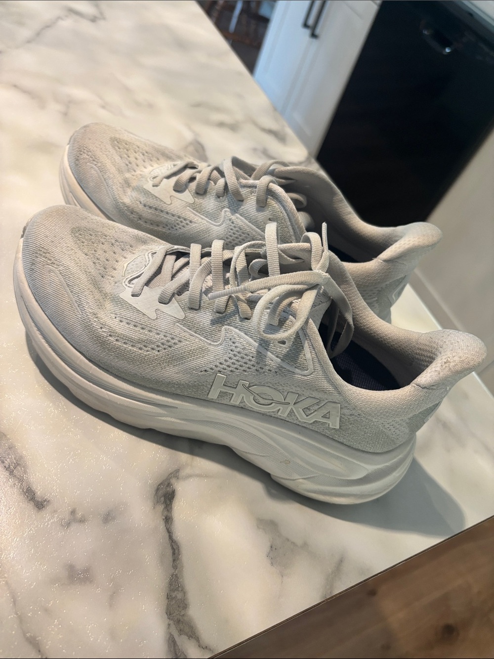 HOKA Clifton 10
